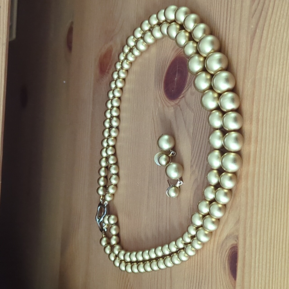 GORGEOUS VTG STYLE GOLD NECKLACE EARRING SET